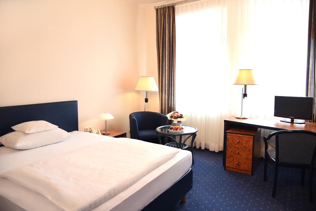 Hotel Arkadia Friedrichsdorf Kültér fotó